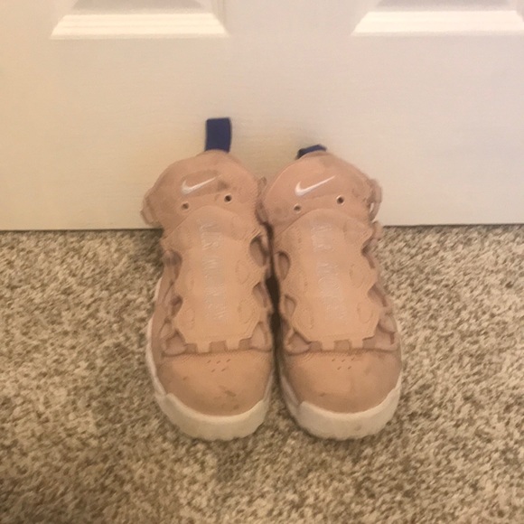 Nike shoes - Picture 2 of 4